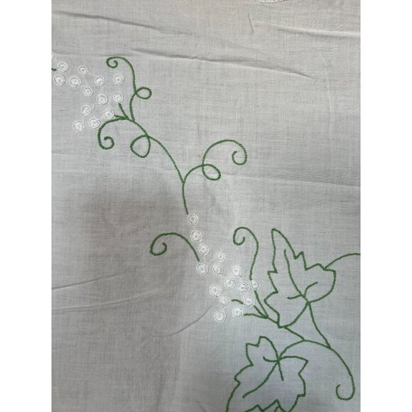 Vintage Embroidered Tablecloth With Leaf & Vine Design 30 x 30 lace edges - Picture 2 of 7